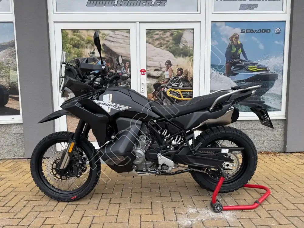 Gratis Retour CFMOTO 800MT-X EU5+ černá